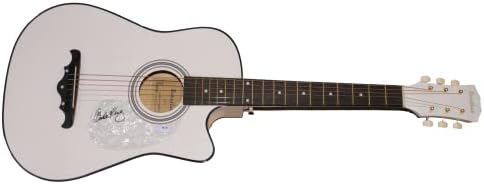 קרול קינג חתמה על חתימה בגודל מלא גיטרה אקוסטית עם פ. ס. א./די. אן. א. פ. ס. א. - זמרת אגדית כותבת שירים, כותבת