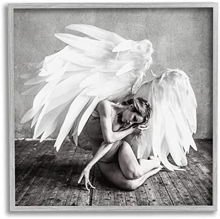 תעשיות סטופל קסומות כנפי מלאך לבנות אישה צילום מונוכרום, עיצוב מאת ניקולס איווינס