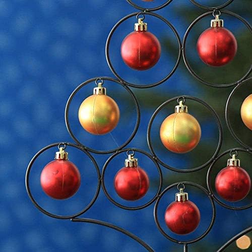 עץ חג המולד של חוט מתכתי מתבונן עם קישוט