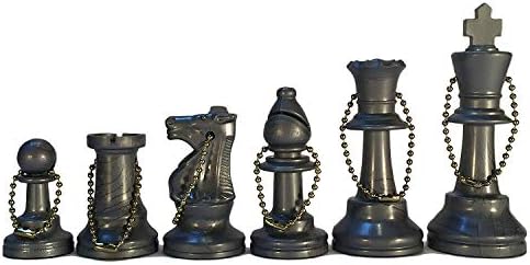 אנחנו משחקים סט שחמט של מחזיק מפתחות, 17 חתיכות שחמט פלסטיק סגול עם שרשרת, טבעת מפתח, אביזרי מחזיק מפתחות חמודים,