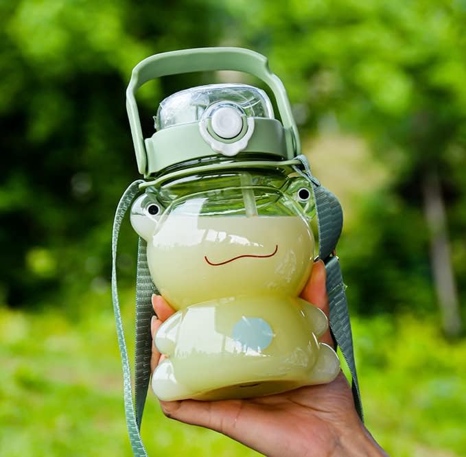Jianghehaihai חמוד צפרדע בקבוק מים ניידים בקבוקי מים ספורט ברורים גדולים עם קש ורצועה 29oz לבנות, נשים