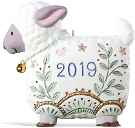 קישוט לחג המולד של מזכרת Hallmark 2019 שנה מתוארכת אהבה רוחך, כבש גוד, טבילת תינוק חדש חרסינה מתנה,