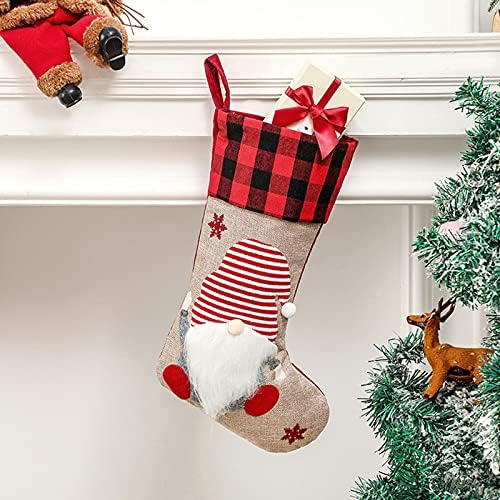 מחזיקי גרבי חג המולד משובצים אדומים קישוטי משפחת גנום תלויים קישוטים לחג לעץ קטן
