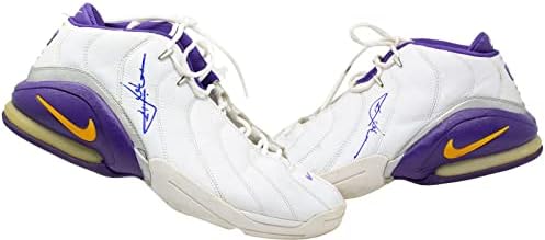 משחק חתום של ריק פוקס השתמש בצמד עונת 2001 של נייקי סניקרס פוקס לואה - נעלי ספורט NBA עם חתימה